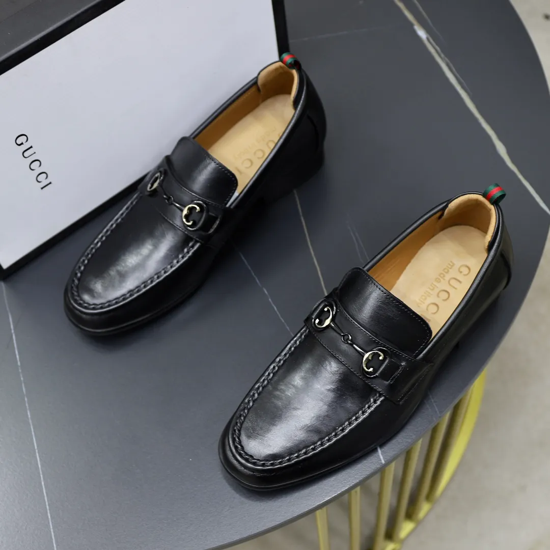 Men's shoes: 250🙅‍♂️🙅‍♂️🙅‍♂️Niuli Brand: GUCCI Size: 38-44 (45 can be customized) Level: Counter classic Material: Original soft cowhide upper Comfortable cowhide lining Original lightweight outsole Style category: Business casual footwear Driving leather shoes Color: Actual picture color